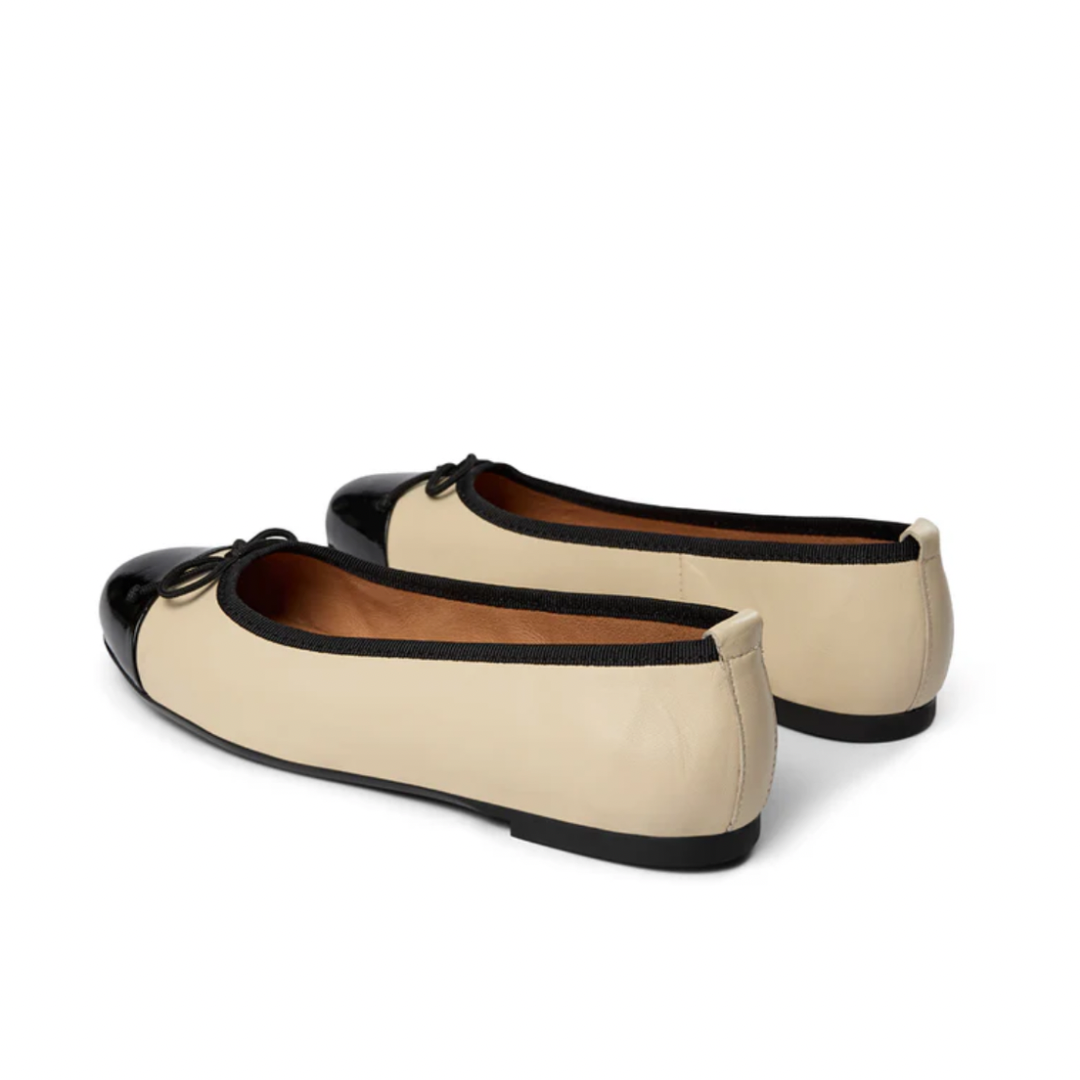 PAVEMENT - BALLERINASKO - LUCY 23171 - BEIGE/SORT PATENT
