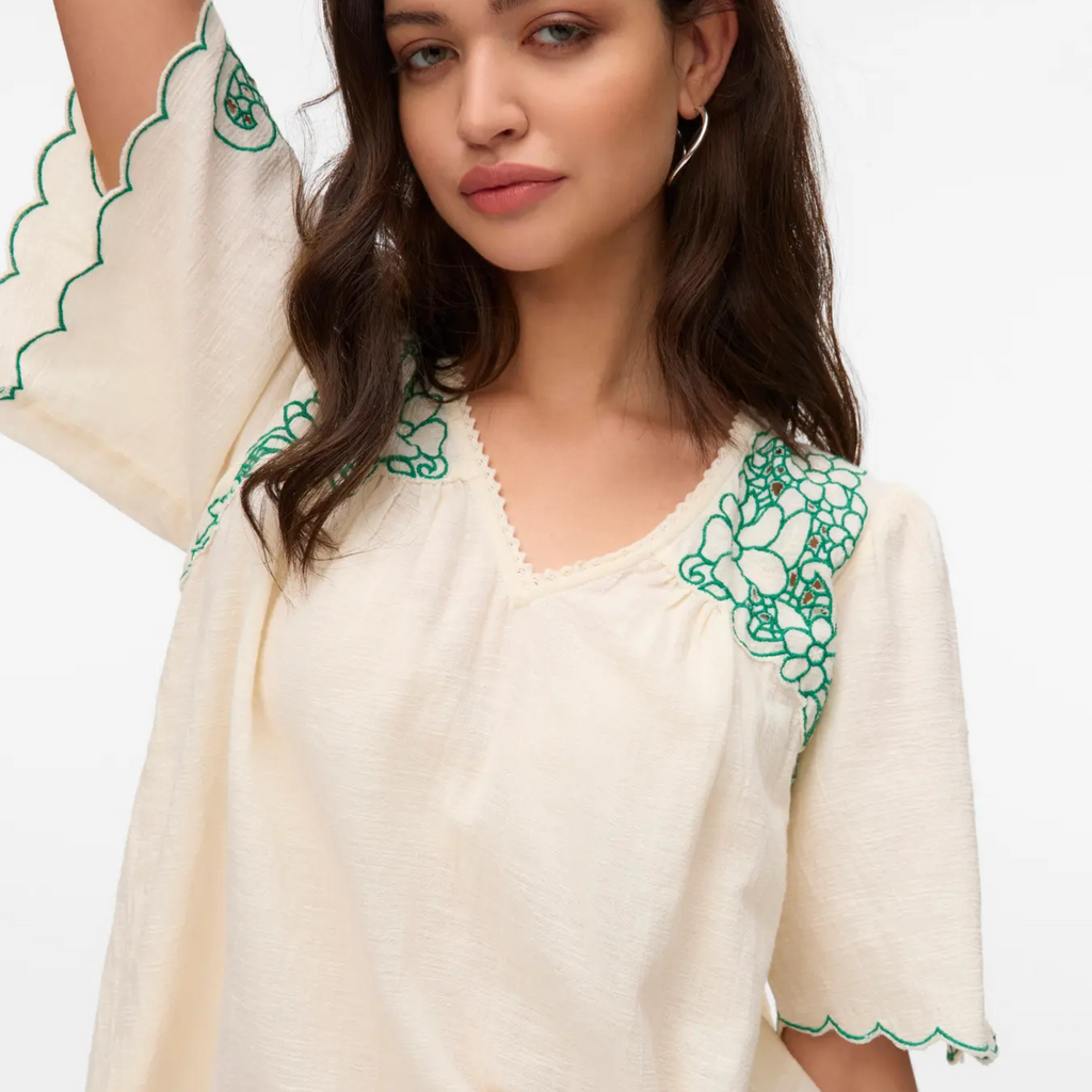 VERO MODA - BLUSE - BRIDGET 10326544 - BIRCH/BOSPHORUS EMBROIDERY