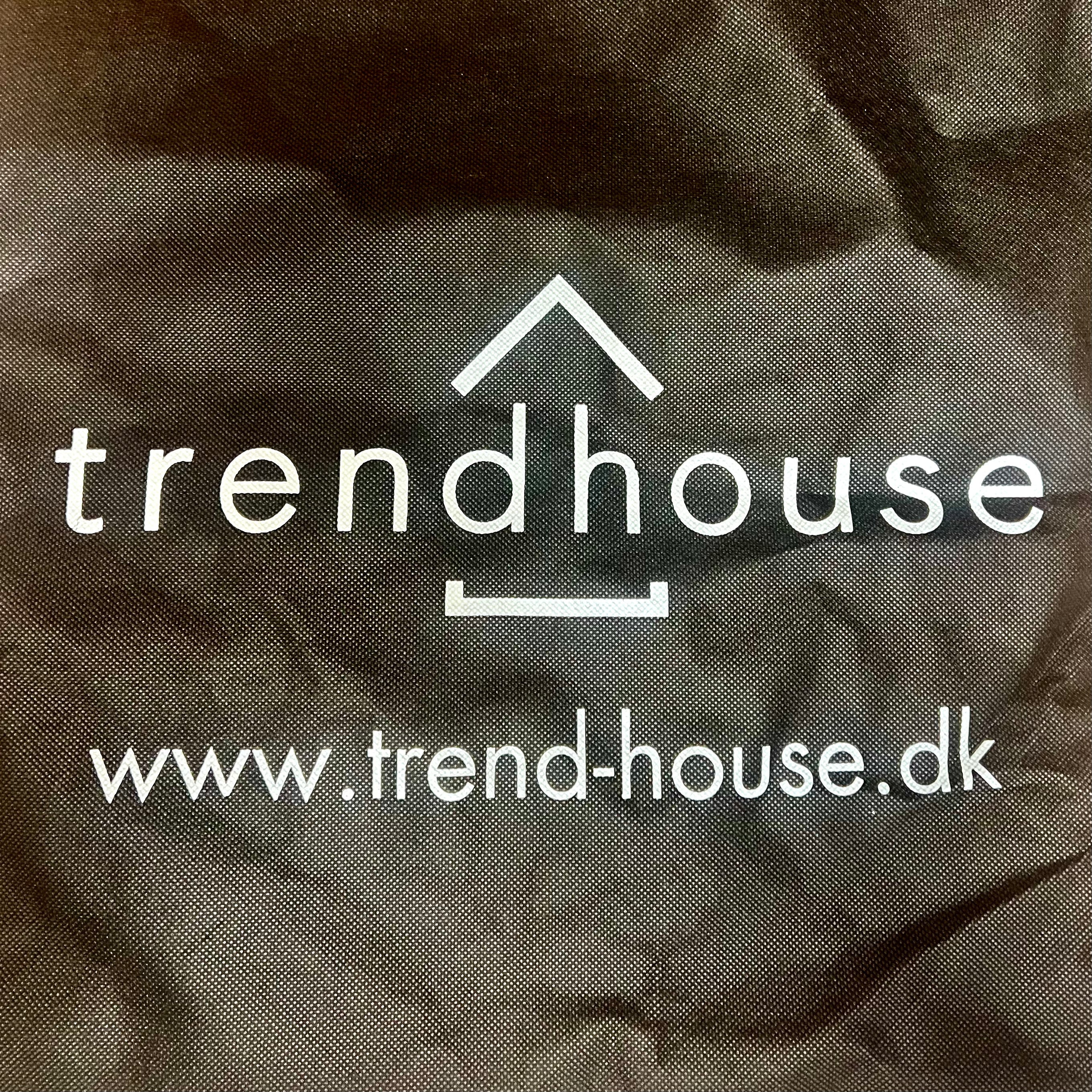 POSER TRENDHOUSE