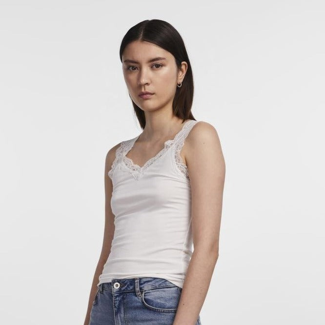 PIECES - TOP - BARBERA LACE 17106017 - HVID