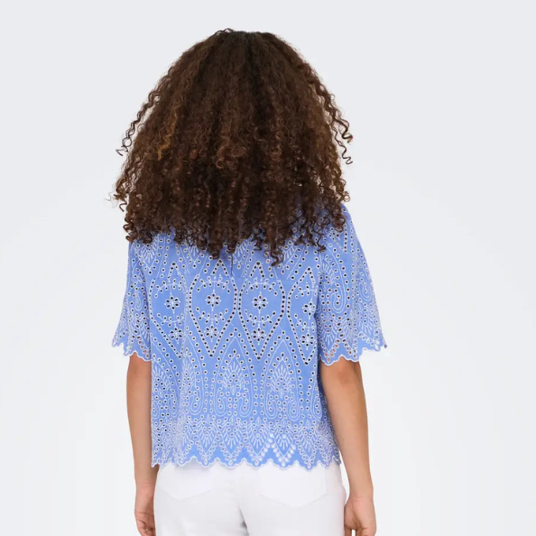 ONLY - BLUSE - NYLA TULUM 15343163 - BLUE BONNET/BRIGHT WHITE EMB.