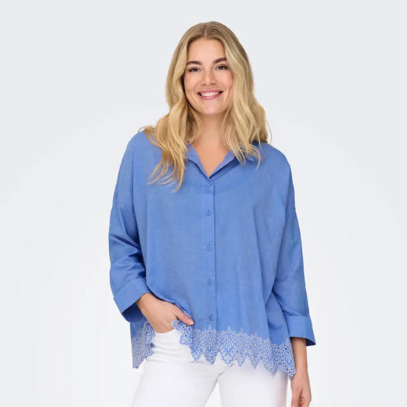 ONLY - SKJORTE - GRACES TULUM 15343165 - BLUE BONNET/BRIGHT WHITE EMB.
