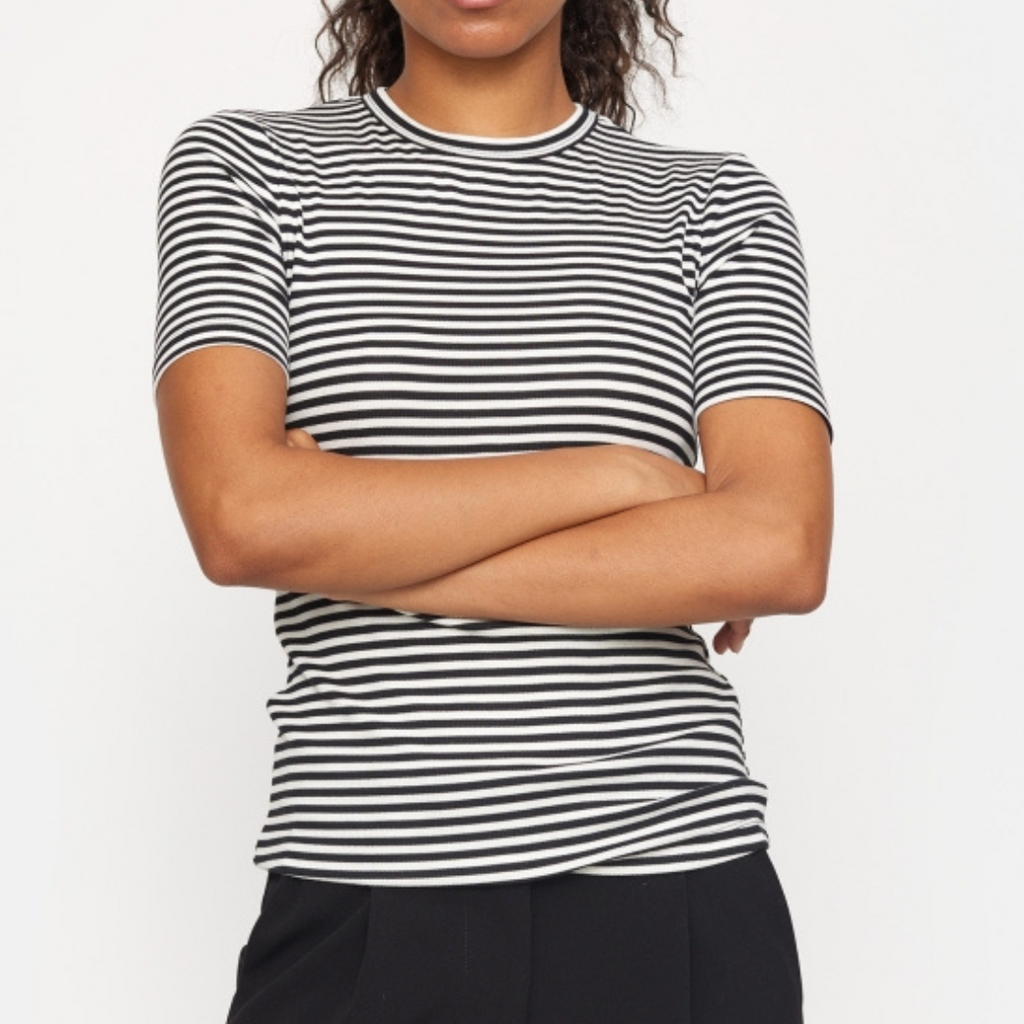SOFT REBELS - T-SHIRT - FENJA SR124-304 - SORT STRIB