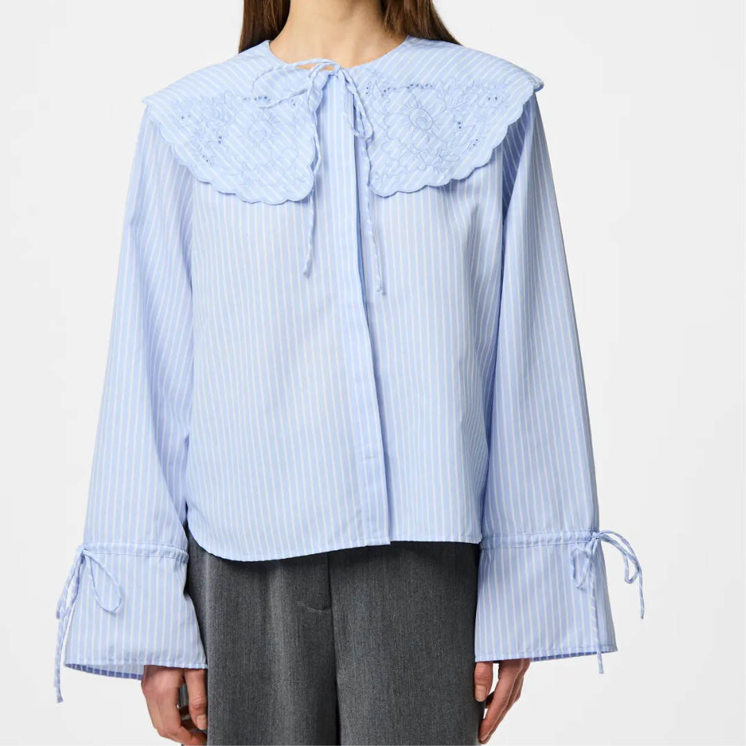 PIECES - SKJORTE - FETINA COLLAR 17161479 - CASHMERE BLUE STRIPES
