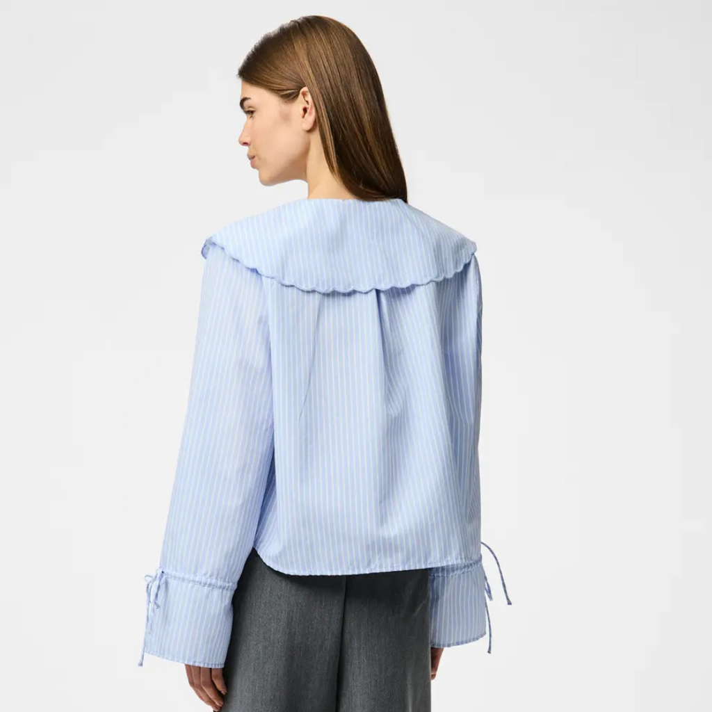 PIECES - SKJORTE - FETINA COLLAR 17161479 - CASHMERE BLUE STRIPES