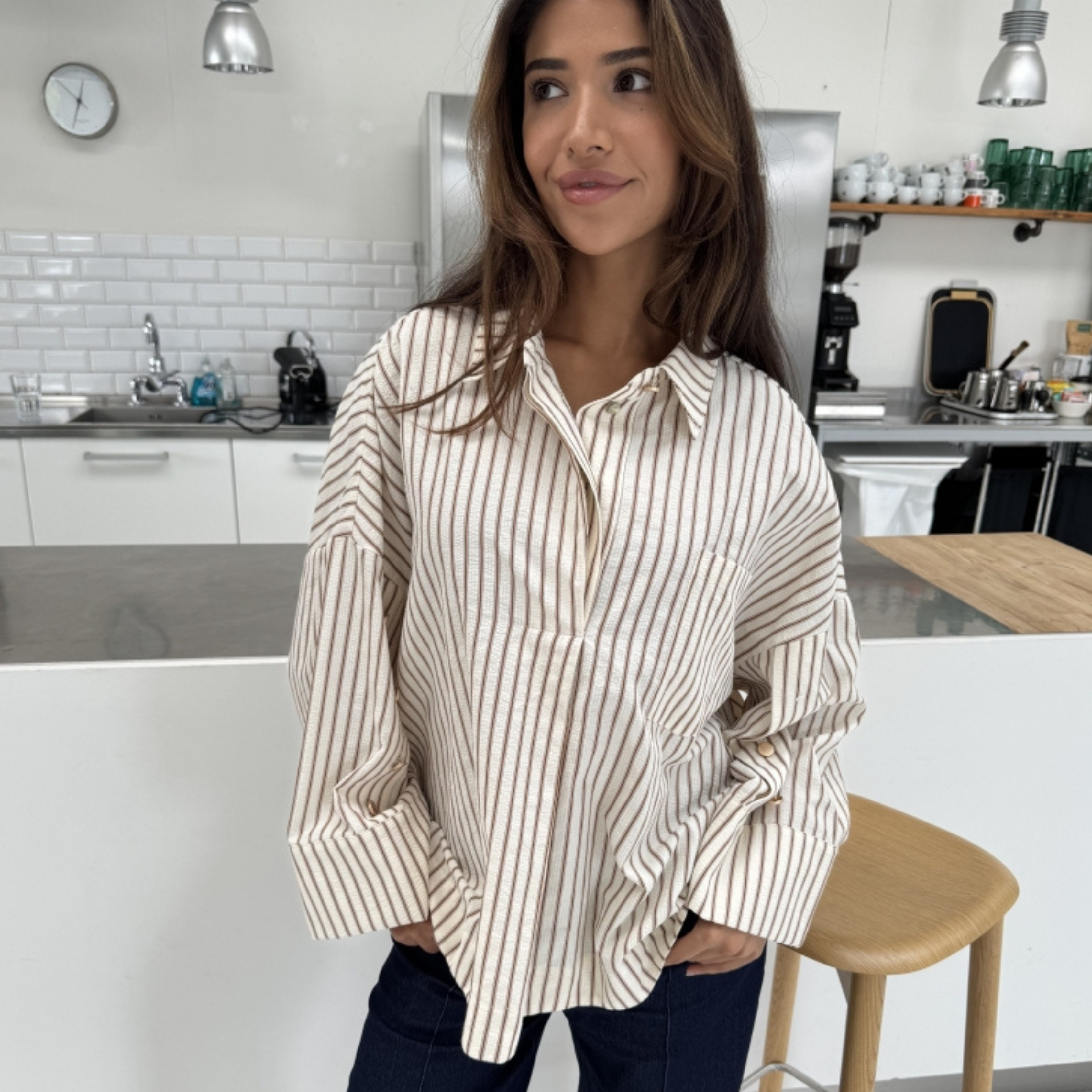 CONTINUE - SKJORTE - KLARA 14986 - BROWN STRIPES/GOLD BUTTONS