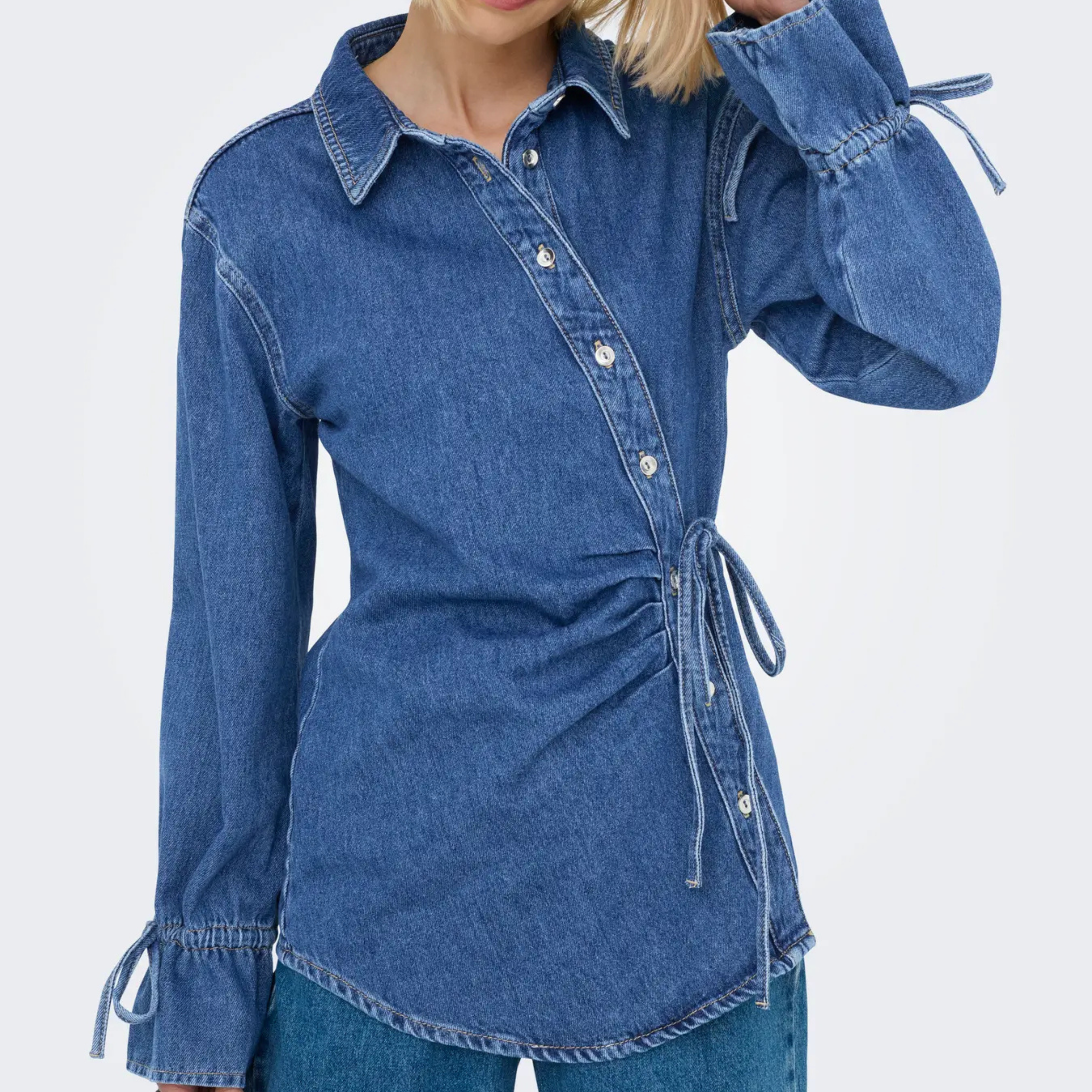 ONLY - SKJORTE - SMILLA ASYM TIE 15360423 - MEDIUM BLUE DENIM