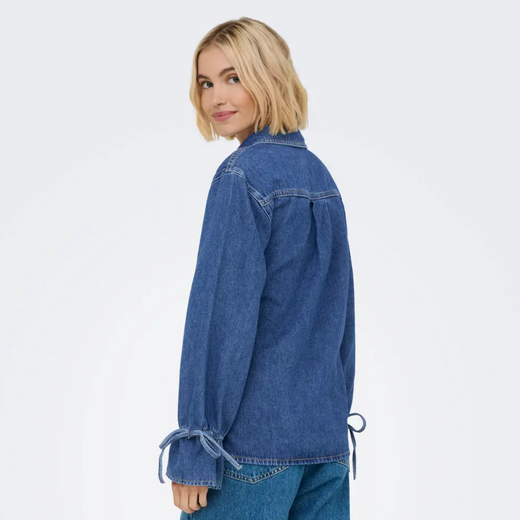 ONLY - SKJORTE - SMILLA ASYM TIE 15360423 - MEDIUM BLUE DENIM